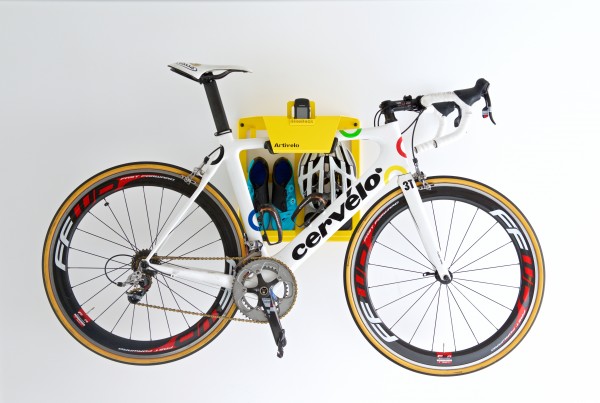racing bike hangingsystem in the color yellow