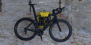 Artivelo BikeDock Tour de France gele trui yellow jersey fiets ophangsysteem racefiets ophangen muur muurbeugel Bike Wall Mount bike storage bicycle storage Road bike hanging wall